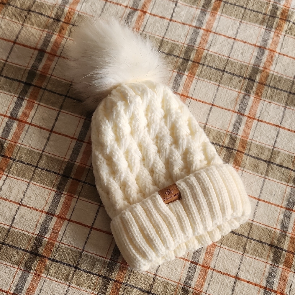 Cozy Cream Knit Pom-Pom Beanie